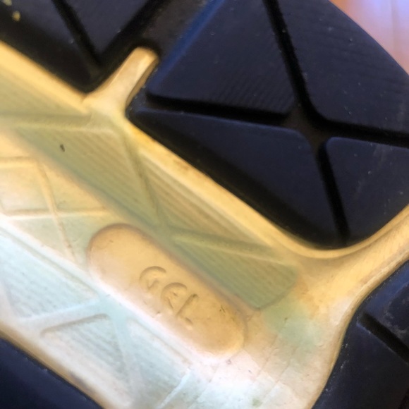 ASICS gel sole running shoes good cond Size 9 cute - Picture 11 of 12